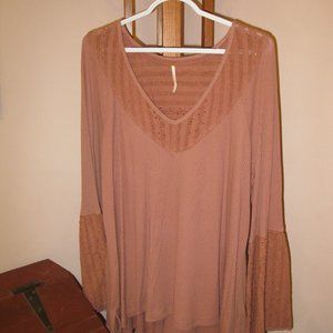 Free People top size extra large.  very pretty in dusty rose color.